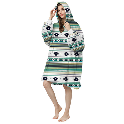 kaufen 100% Polyester benutzerdefinierte Tragbare Decke Hoodie übergroße Fleece Kapuzen Decke online manufacture